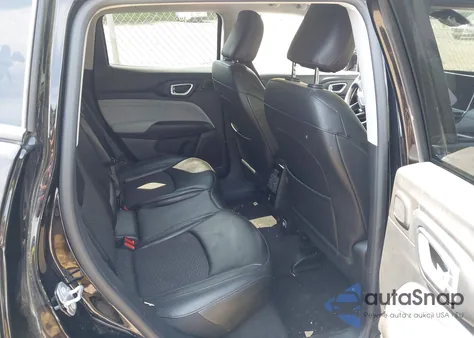 2022 Jeep Compass Latitude 4X4 z USA, uszkodzony, nr VIN 3C4NJDBB0NT208110